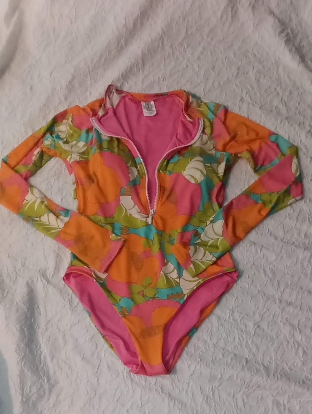 Trina Turk EUC SZ LRG Half Zip Long Sleeve Paddle Suit Flattering Fit Hot Mom🚨 - Picture 3 of 16